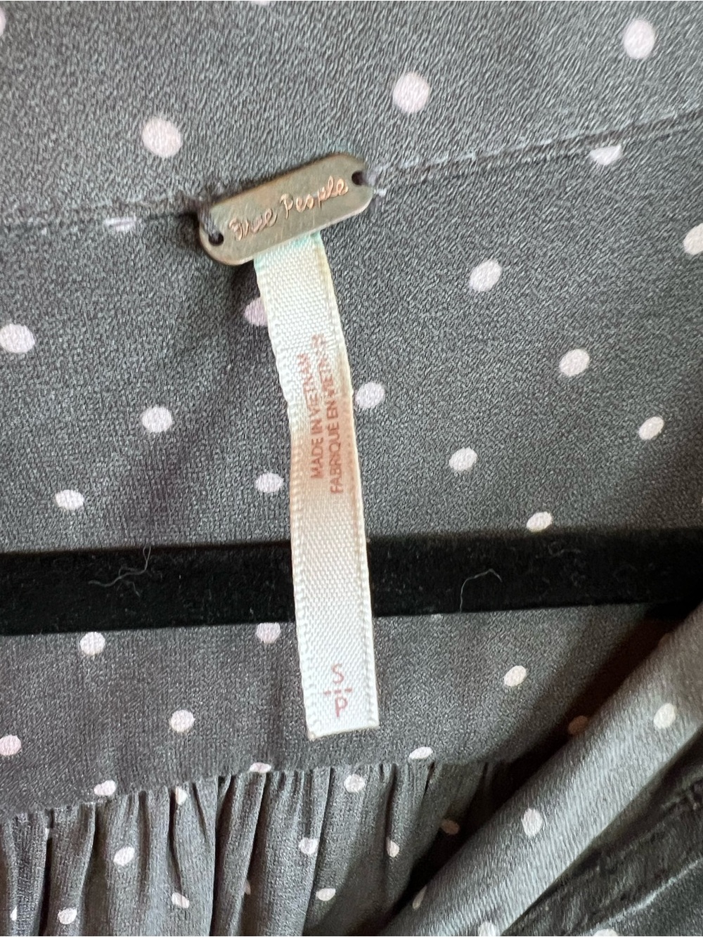 FREE PEOPLE Hi/Lo Gray Dotted Button Front Boho Workwear Swing Blouse, S - Picture 16 of 16